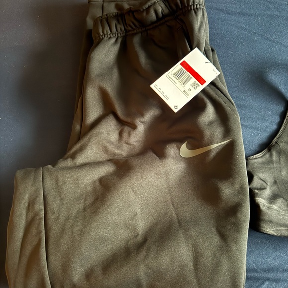 Nike black Joggers - Picture 1 of 2